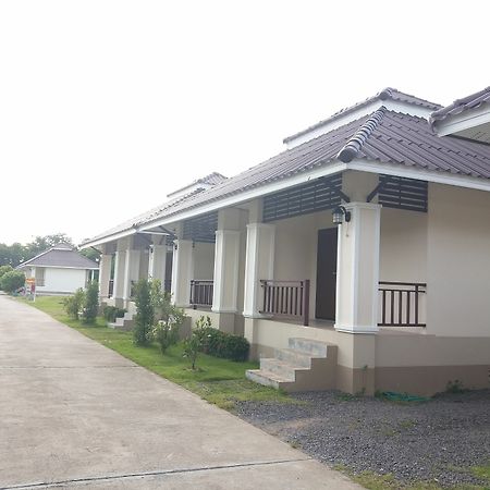Nakhonratchasima Samsiri Resort Korat מראה חיצוני תמונה